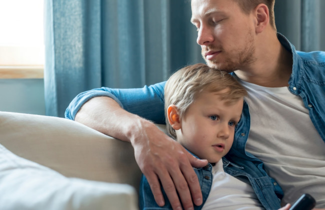 Чи достатньо факту проживання дитини з батьком для підтвердження самостійного виховання — оцінка апеляційного суду