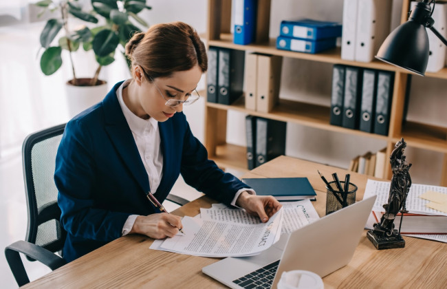 ФОП і незалежна професійна діяльність: що дозволено адвокатам і заборонено нотаріусам