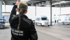 Переполох на границе – у украинки обнаружили «радиоактивную» 100-долларовую купюру и запретили въезд в Польшу