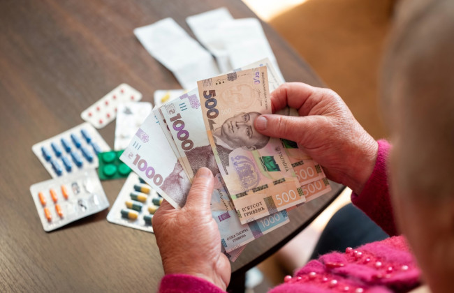Пенсии выросли, но каждый четвертый живет на 3,5 тысячи гривен — какая ситуация с выплатами