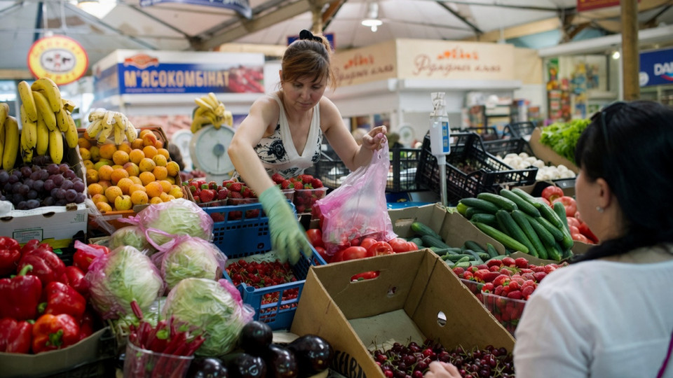 Осторожно на рынке: какие продукты запрещено продавать и что лучше не покупать