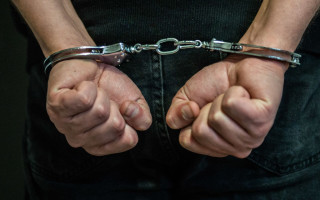 В Хмельницком будут судить мужчину, который избил мать погибшего военного и украл 27 тысяч