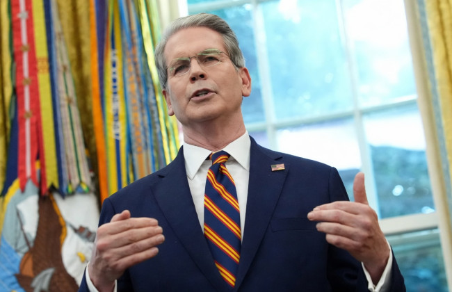 США знову послабили санкції на купівлю російської нафти, що перебуває в морі