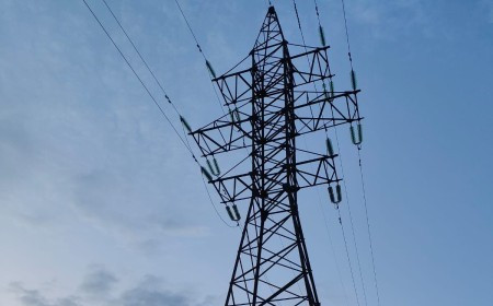 У Шостці 15-річний хлопець отримав тяжкі опіки після спроби зробити фото на електроопорі