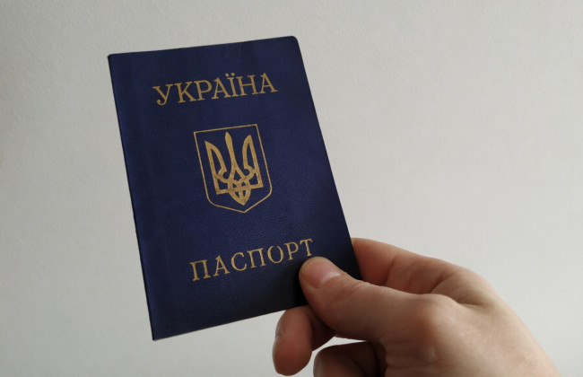 Чи можна залишити старий паспорт-книжечку «на пам’ять» — що кажуть правила