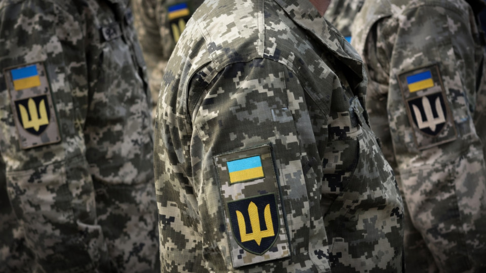 Штраф до 6800 грн і конфіскація: хто в Україні не має права носити військову форму