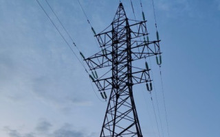 У Шостці 15-річний хлопець отримав тяжкі опіки після спроби зробити фото на електроопорі