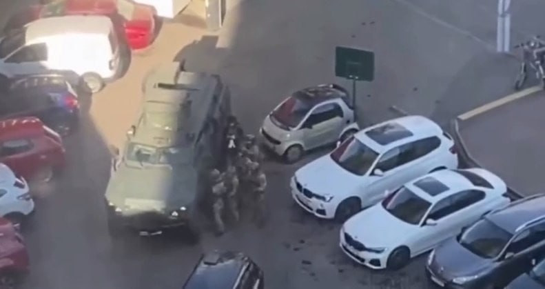 В Киеве КОРД готовится штурмовать супермаркет, где забаррикадировался стрелок
