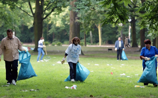 Берлин хочет, чтобы туристы убирали город — и готов за это платить