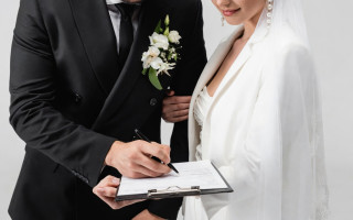 Оформлення майна на одного з подружжя саме по собі не скасовує шлюбний договір — Верховний Суд