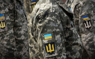 Штраф до 6800 грн и конфискация: кто в Украине не имеет права носить военную форму