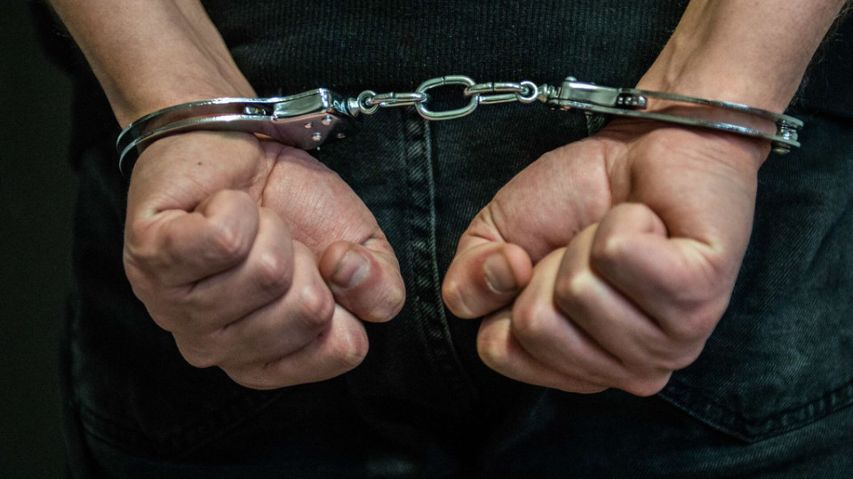 В Хмельницком будут судить мужчину, который избил мать погибшего военного и украл 27 тысяч
