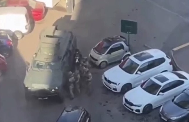 В Киеве КОРД готовится штурмовать супермаркет, где забаррикадировался стрелок