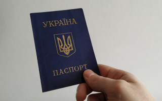 Можно ли оставить старый паспорт-книжечку «на память» — что говорят правила