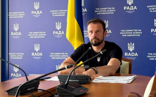 После повышения молодые учителя будут получать 12–13 тысяч, — Сергей Бабак очертил проблему дефицита кадров