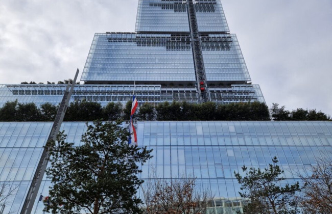 Графіті про Україну з трунами в Парижі – як суд у покарав виконавців