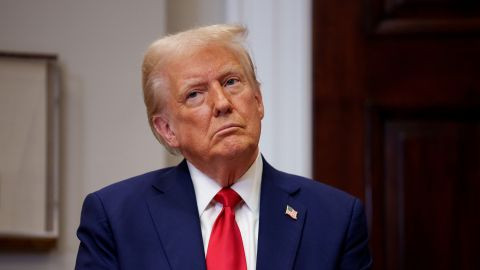 Трамп поручил ФБР расследовать загадочные смерти и исчезновения 11 ученых, связанных с НЛО и ядерными исследованиями