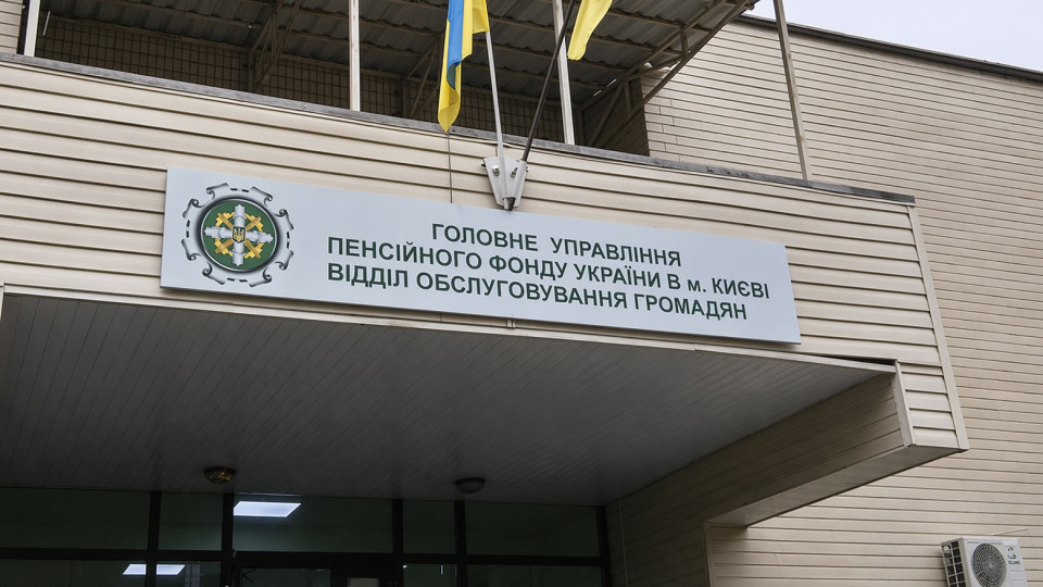 Государство само будет искать данные о трудовом стаже вместо того, чтобы потребовать от человека десятки справок