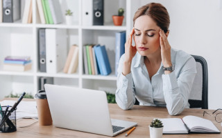 Аллергия на офис действительно существует — это может быть синдром «больного здания»