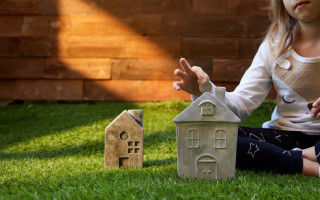 Можно ли продать квартиру, если она оформлена на ребенка