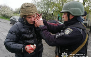 На Днепропетровщине мужчина бросил две гранаты в полицейских: есть раненые