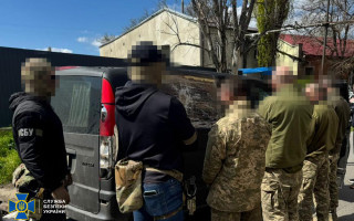 В Одессе сотрудники ТЦК силой затягивали мужчин в микроавтобусы, где из них «выбивали» деньги — СБУ