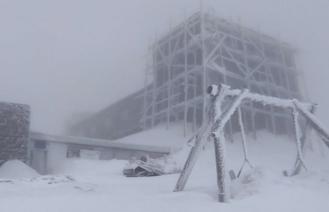 Ивано-Франковскую область засыпало снегом — видео