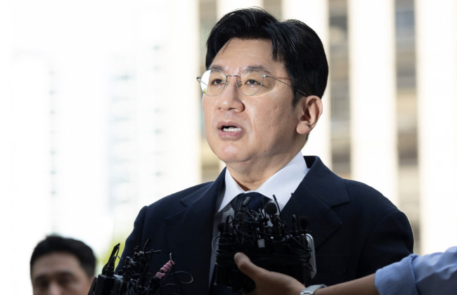 Полиция Южной Кореи добивается ареста продюсера K-pop-группы «BTS» по подозрению в мошенничестве на сумму 100 млн долларов