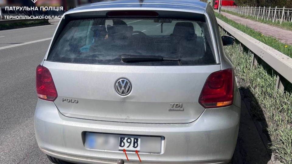 В Тернополе водитель разрисовал номера авто маркером, чтобы не получать штрафы за нарушение ПДД