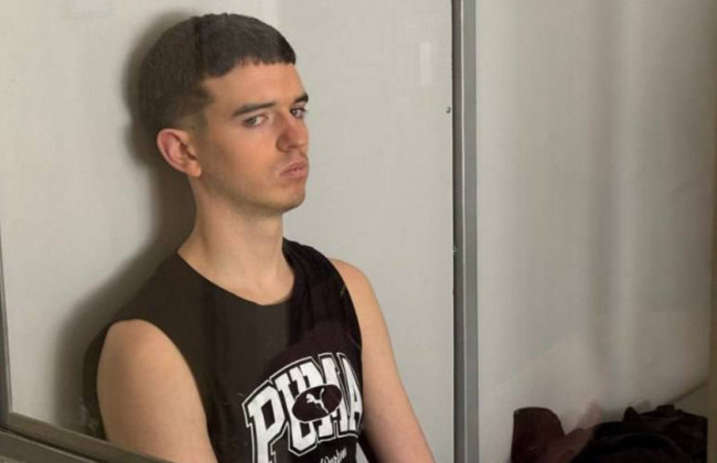 Обвиняемый в убийстве Фарион Зинченко во время судебного заседания хотел повеситься на футболке