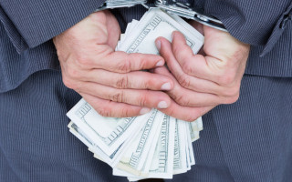 Дела о коррупционных правонарушениях множатся, а защита все чаще заявляет о провокациях — судья ВС