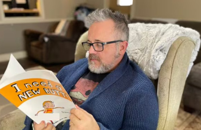 В США педагога уволили после чтения детской книги ученикам — дело дошло до суда