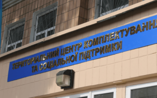 Во Львове автомобиль ТЦК наехал на женщину: полиция выясняет обстоятельства