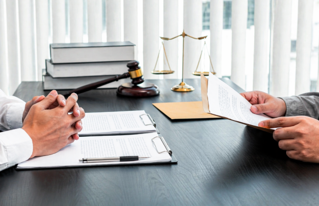 Спадковий договір — як зафіксувати умови передачі майна заздалегідь