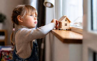 Оформити квартиру чи авто на дитину стало простіше — дозвіл органу опіки більше не потрібен