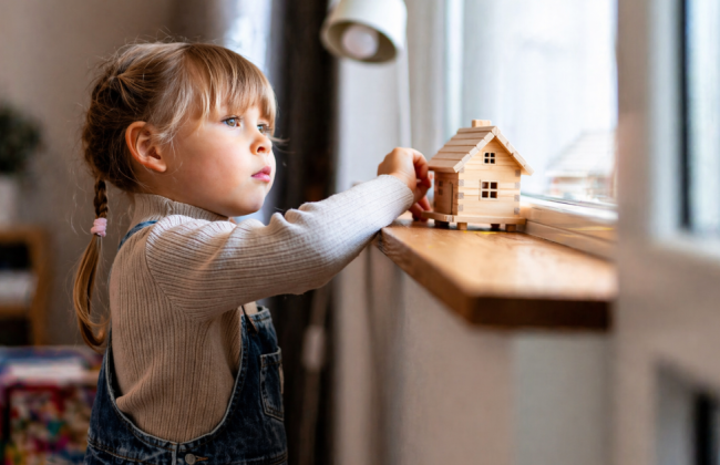 Оформить квартиру или авто на ребенка стало проще — разрешение органа опеки больше не требуется