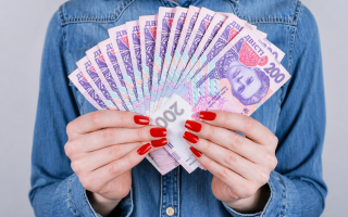 Обязан ли глава поселкового совета выплачивать работникам премии