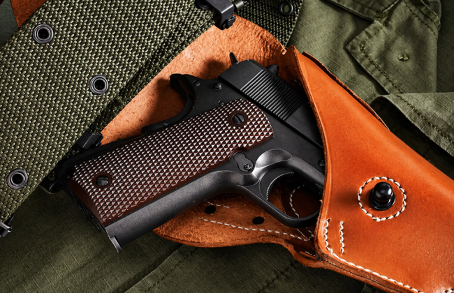 Навіть для потреб оборони: Верховний Суд не визнав зберігання зброї в тилу виправданим ризиком