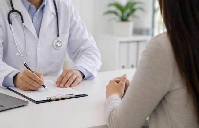 Короткочасне відвідування лікаря саме по собі не підтверджує поважність відсутності на роботі — Верховний Суд