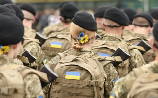 У ЗСУ служать понад 75 тисяч жінок, але вони майже не представлені на рівні ухвалення рішень