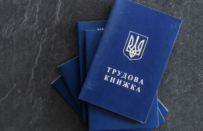 Оцифровка трудовых книжек в процессе: что будет со стажем, если не успеть к дедлайну