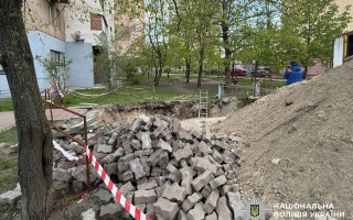 В Киеве девушка провалилась в яму с водой — сотрудники «Киевтеплоэнерго» находятся под следствием
