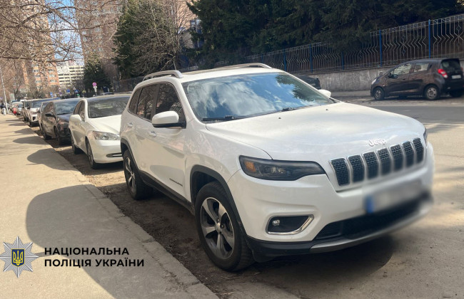 У Києві чоловік «допомагав» товаришу з продажем Jeep Cherokee – забрав гроші і втік