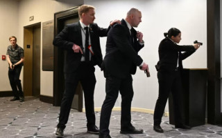 На Дональда Трампа вчинили спробу замаху — стрілка затримали, відео