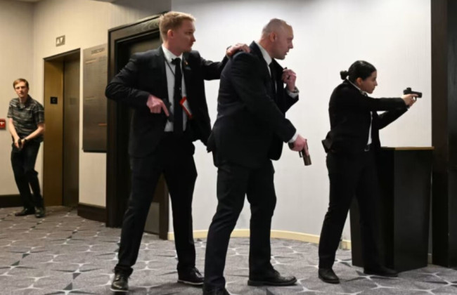 На прийомі з Дональдом Трампом чоловік відкрив стрілянину: стрілка затримали, відео