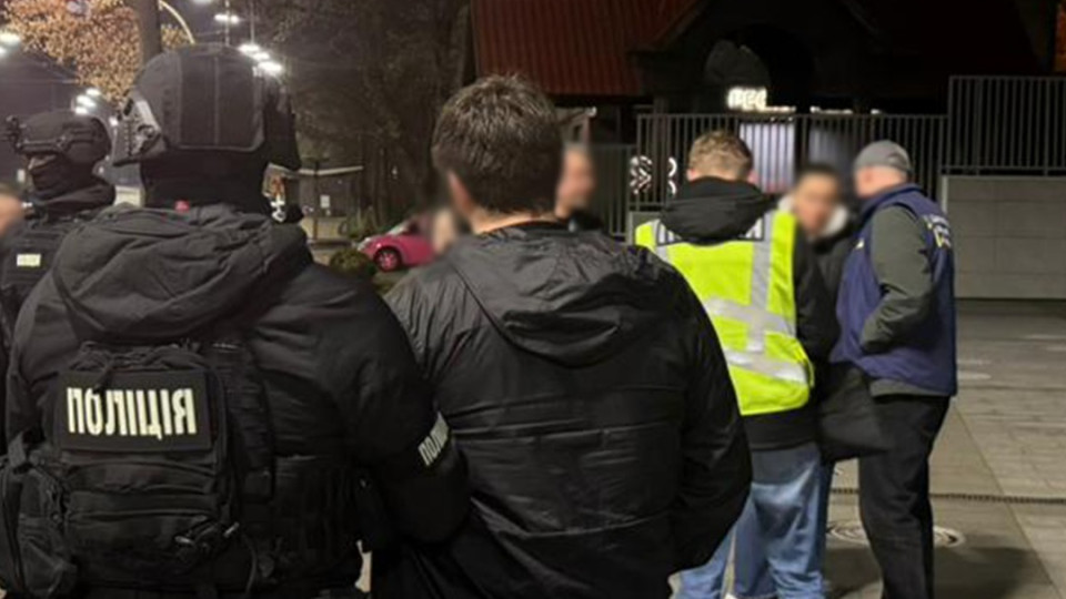 В Киеве задержали мошенников, которые обещали «освободить» мужа из ТЦК за $20 тысяч