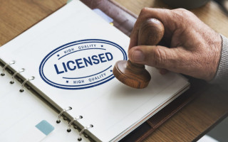 ДПС погрожує відібрати тисячі ліцензій на роздрібну торгівлю підакцизними товарами