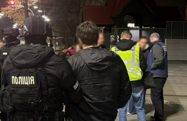 В Киеве задержали мошенников, которые обещали «освободить» мужа из ТЦК за $20 тысяч