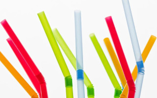 У Сінгапурі судять хлопця, який облизав трубочку з автомата та виклав відео вчинку в Instagram