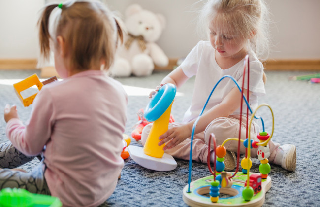 В Україні хочуть підвищити народжуваність через нові виплати і податкові пільги для батьків